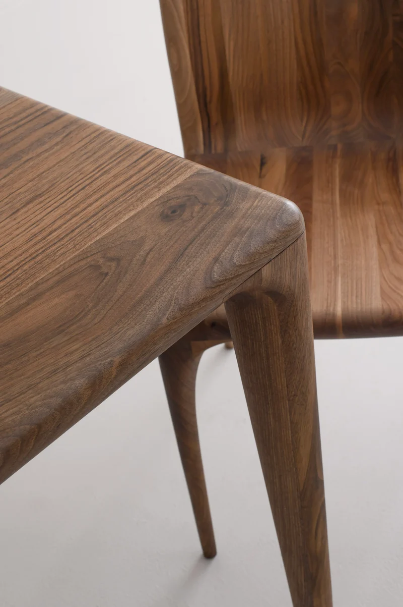 LÜNA Dining Table