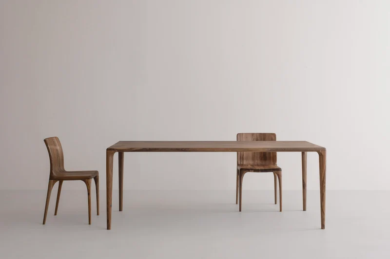 LÜNA Dining Table