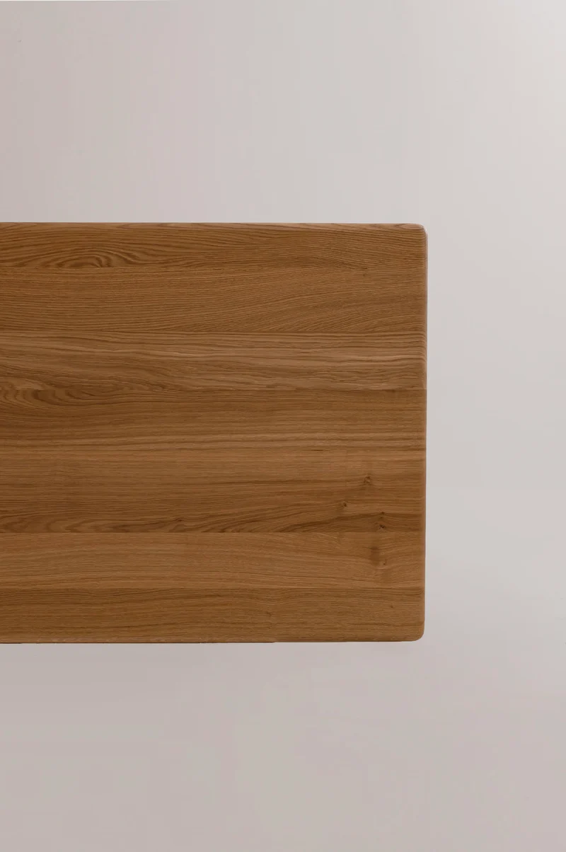 LÜNA Dining Table