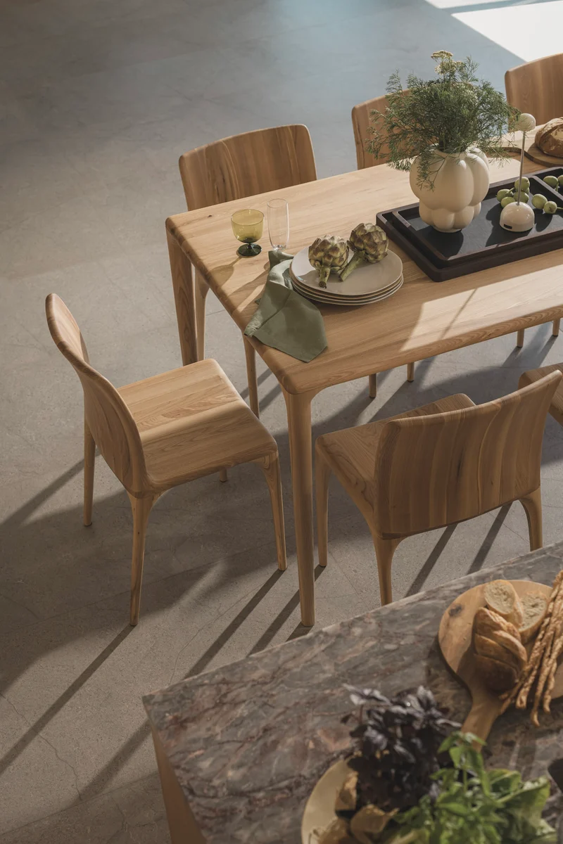 LÜNA Dining Table