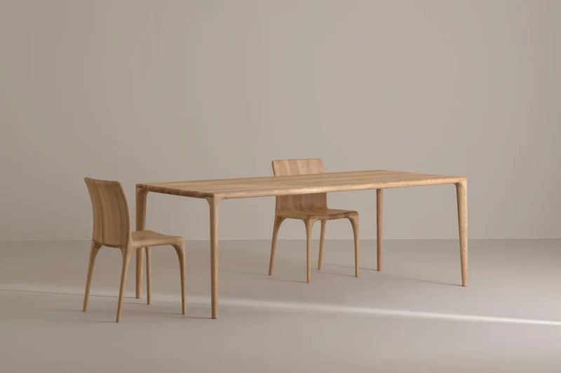 LÜNA Dining Table