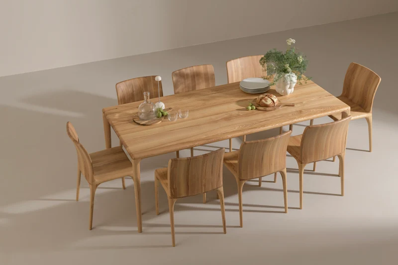LÜNA Dining Table