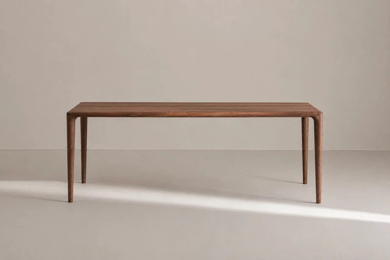 LÜNA Dining Table