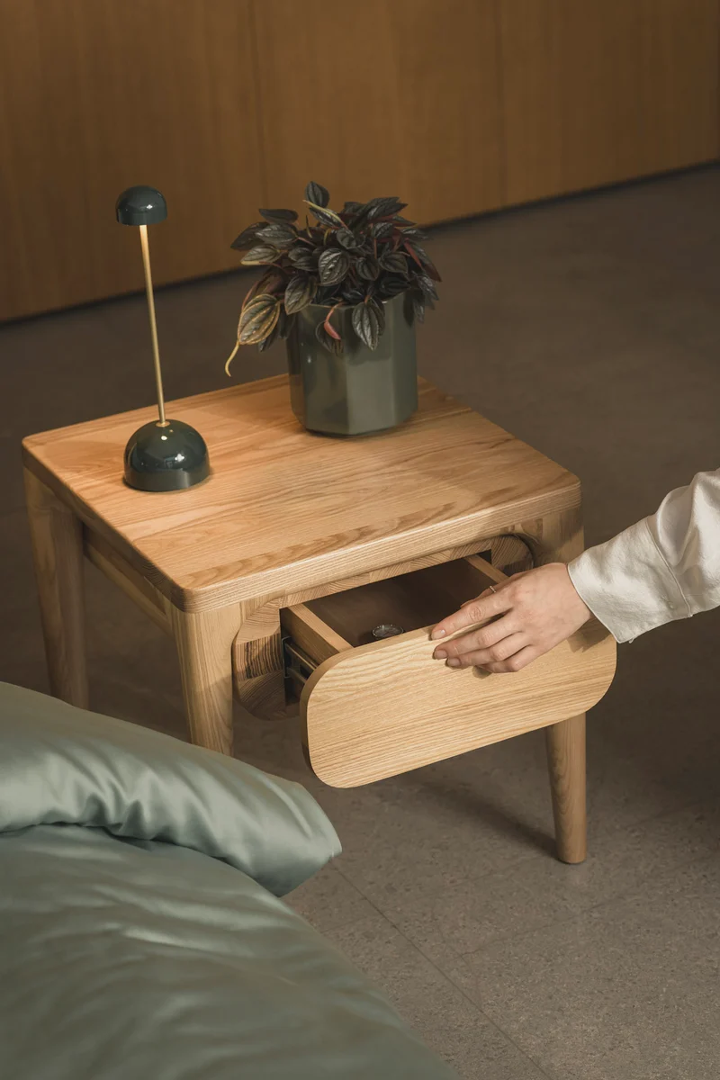 LÜNA Bedside Table