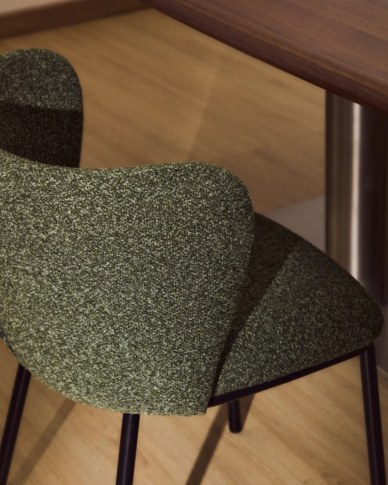 Ciselia dark green thick chenille chair with black legs