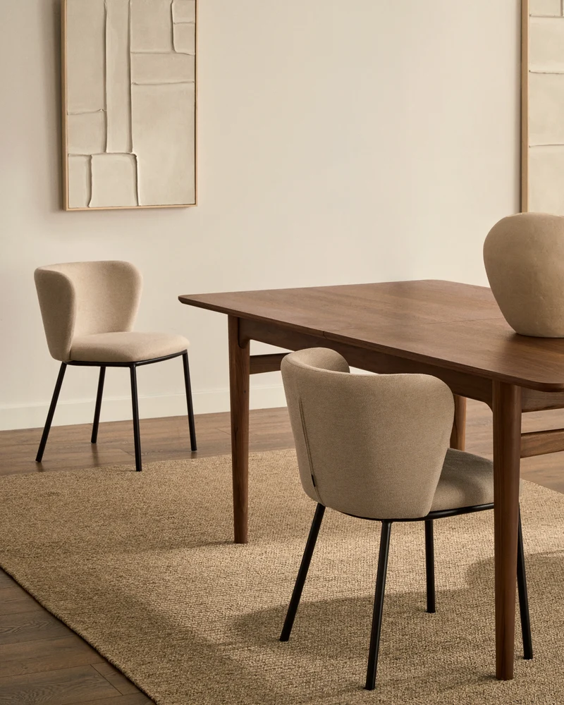 Ciselia chair in beige chenille and black legs