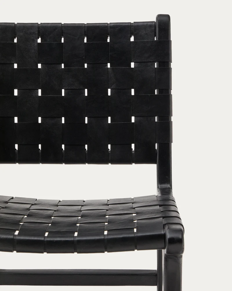 Calixta chair in leather and solid mahogany wood with black finish