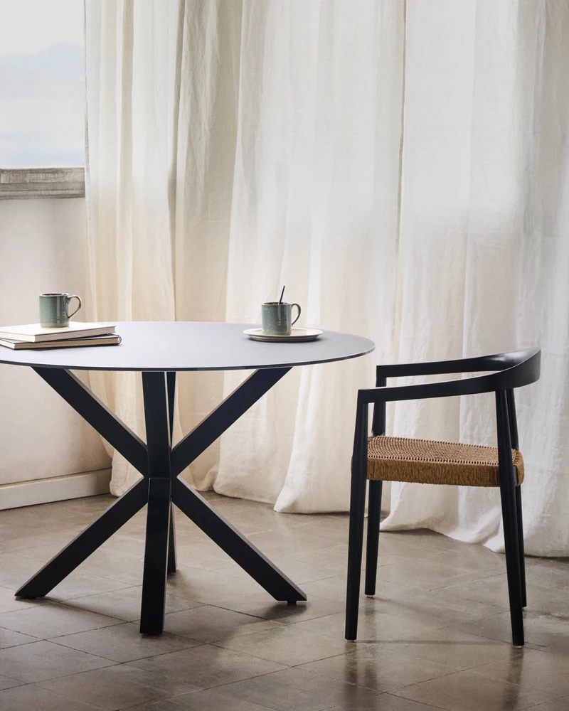 Argo round table with black glass and black steel legs Ø 150 cm