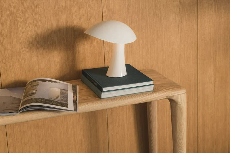 LÜNA Console Table