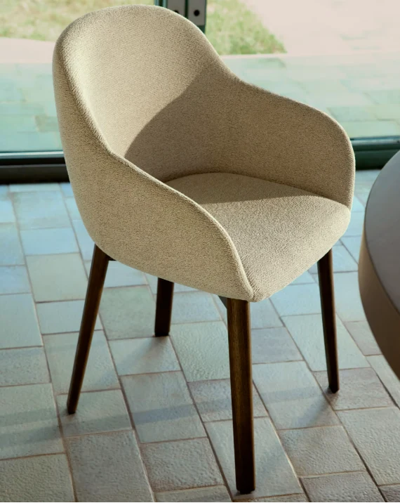Meila chair with armrests in beige chenille with legs in walnut finish