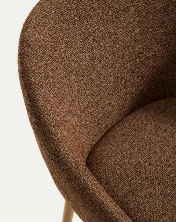 Meila chair with armrests in terracotta chenille with legs in natural finish
