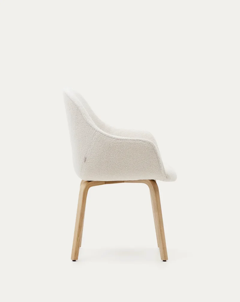 Aleli chair in white bouclé with solid ash wood legs and natural finish