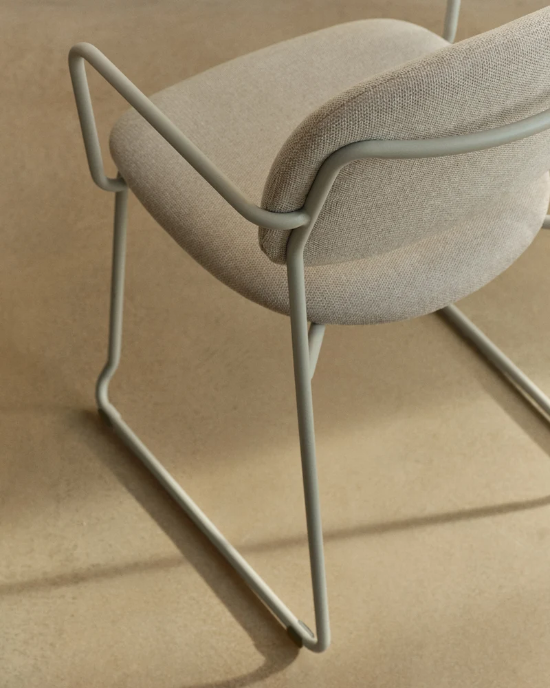 Meli chair in beige chenille with beige metal structure