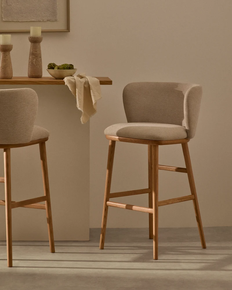 Ciselia stool beige chenille and natural legs 75 cm