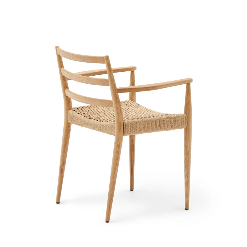 Analy chair with armrests in solid oak wood in a natural finish and rope cord seat