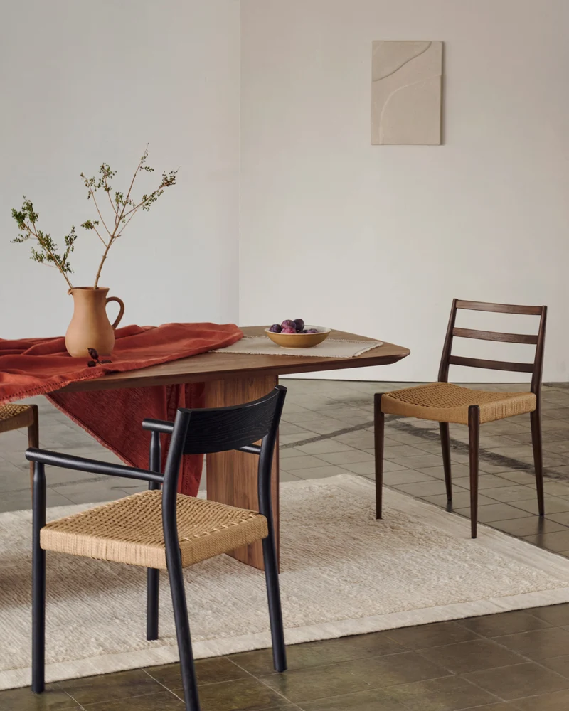 Analy chair in solid oak with walnut finish and rope seat