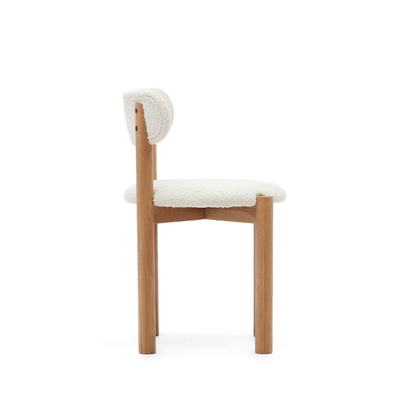 Nebai chair in white bouclé and solid oak wood structure with natural finish