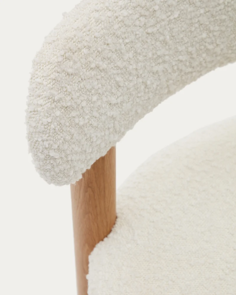 Nebai chair in white bouclé and solid oak wood structure with natural finish