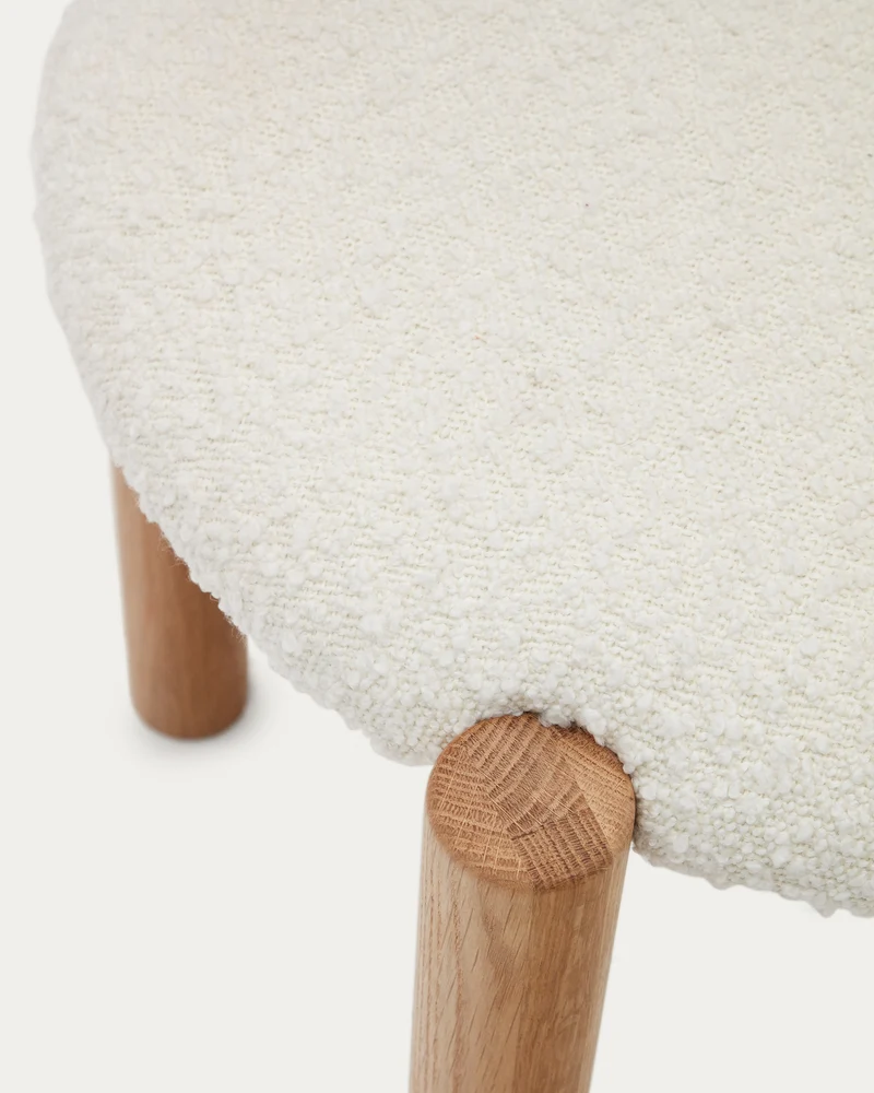 Nebai chair in white bouclé and solid oak wood structure with natural finish