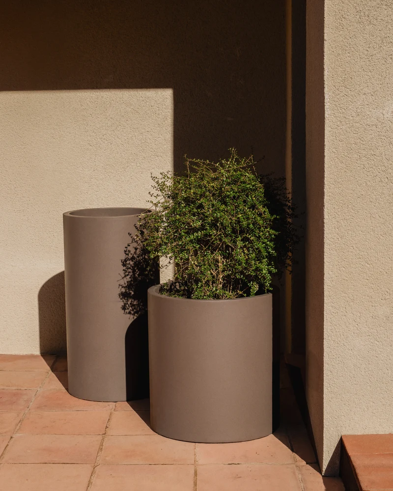 Aiguablava brown cement planter Ø 42cm
