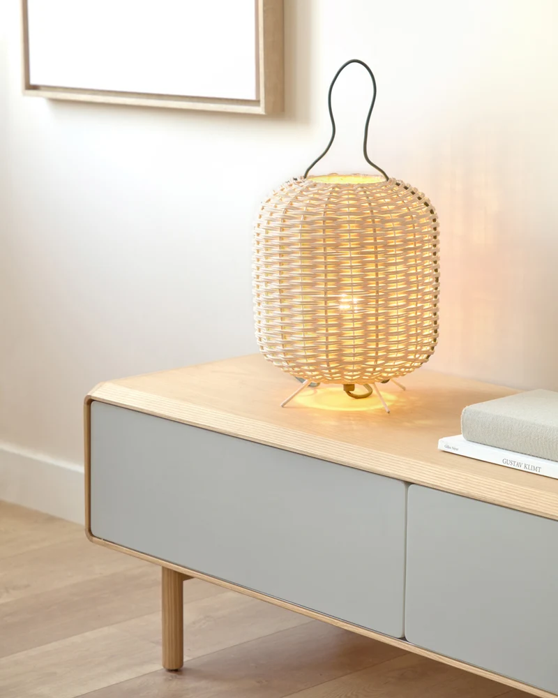 Anielle TV stand