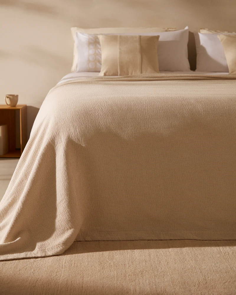 Bedar Beige Quilt 240 x 260 cm