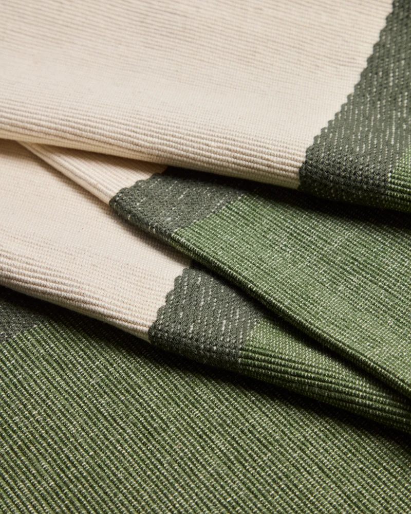 Tari green table runner
