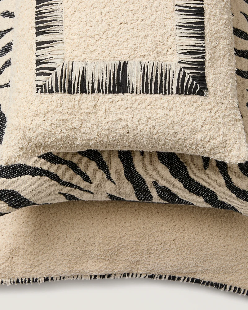 Enari beige cushion cover with black trim 50 x 50cm