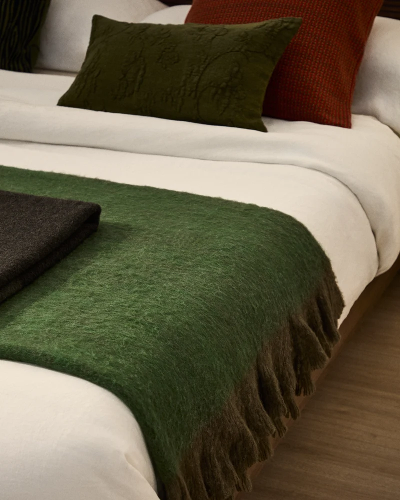 Odelna wool and acrylic throw with ruffles in green 130 x 170 cm
