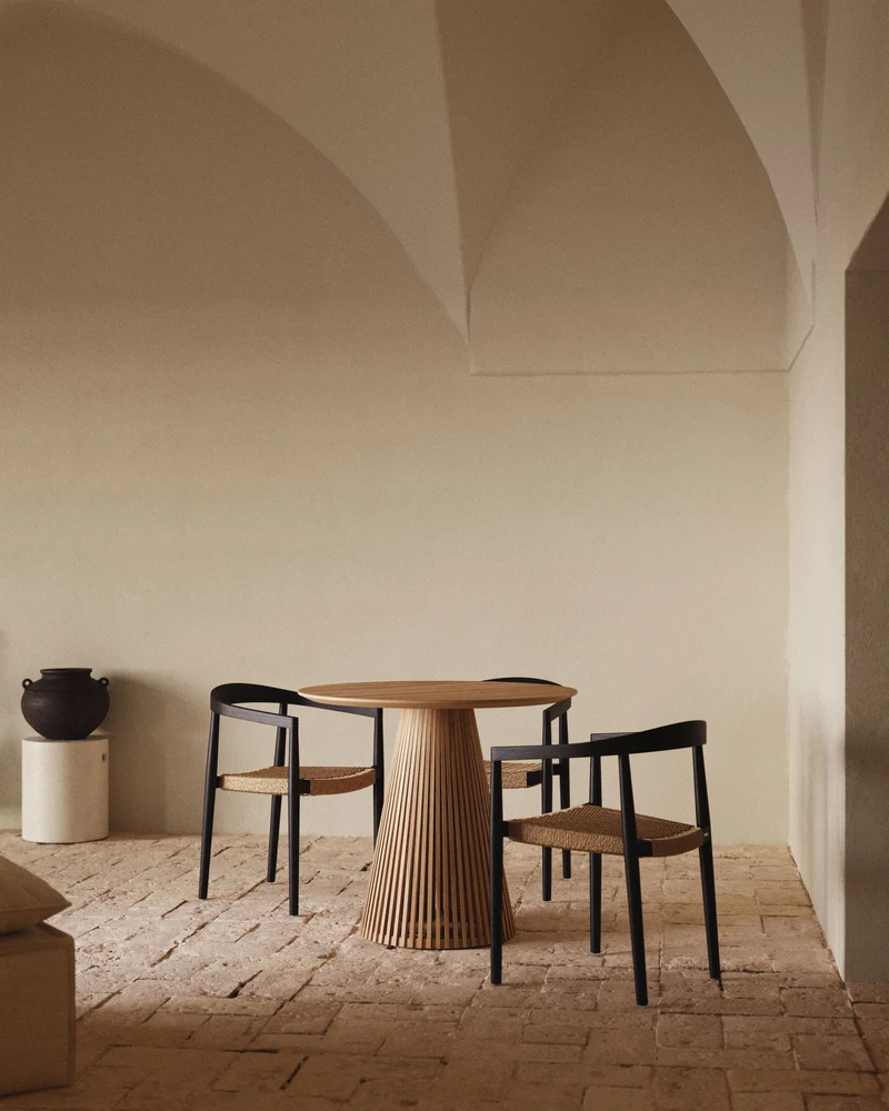 Jeanette Round Table