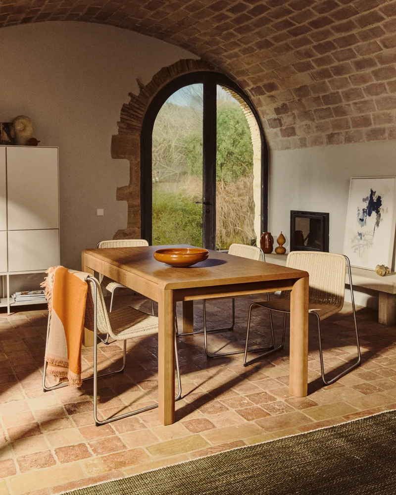 Arelida Table