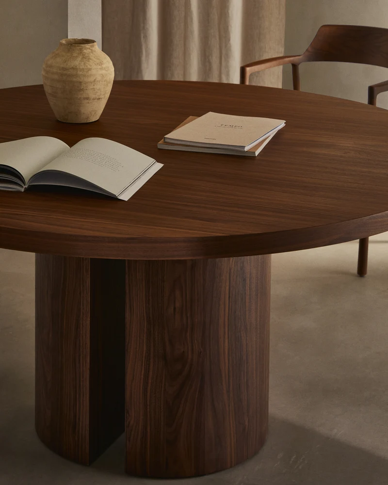 Nealy round table walnut finish Ø 150 cm