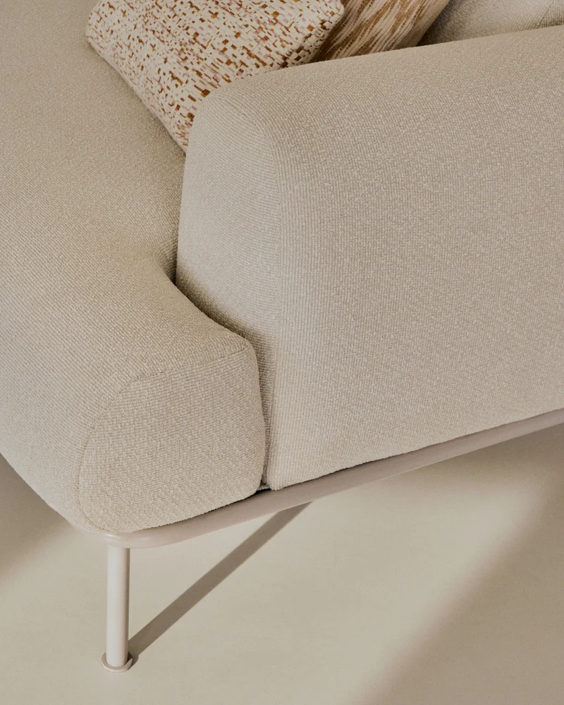 Aurum 3-seater sofa in ecru chenille with reclining headrest and matte beige metal base 234cm FSC Mix Credit