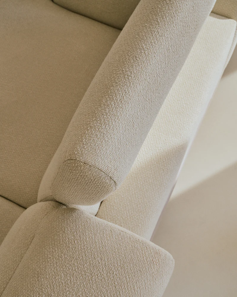 Aurum 2-seater sofa in ecru chenille with reclining headrest and matte beige metal base 214 cm FSC Mix Credit