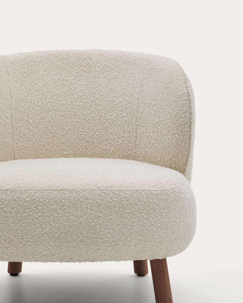 Ulit armchair in white bouclé legs in a walnut finish