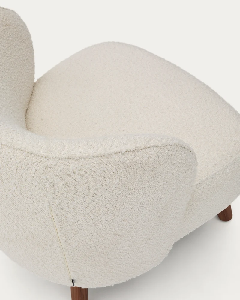Ulit armchair in white bouclé legs in a walnut finish