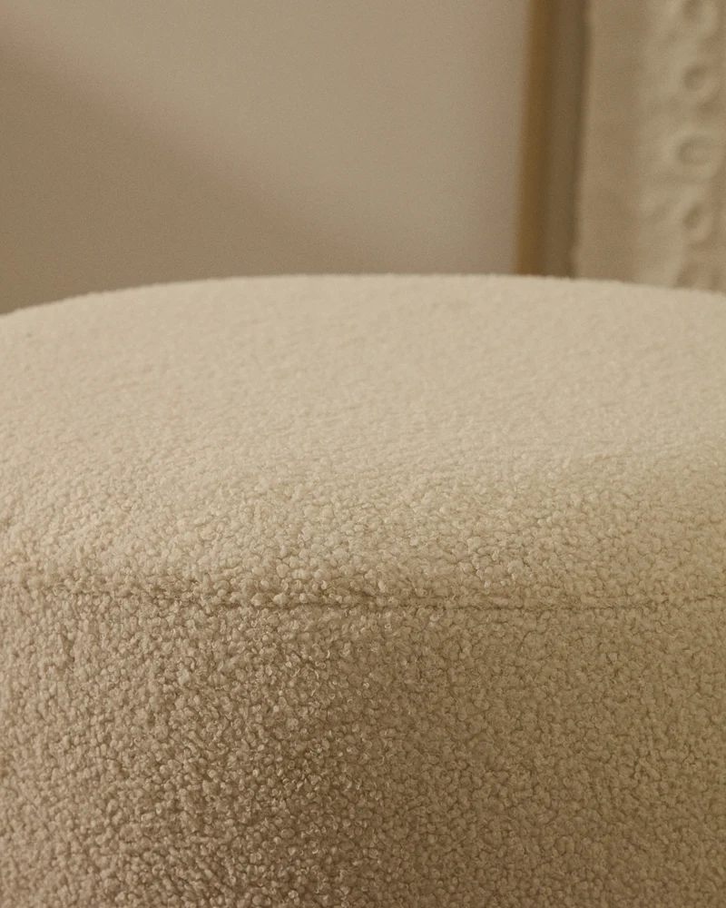 Kaeli footrest with removable cover in ecru bouclé Ø 60 cm