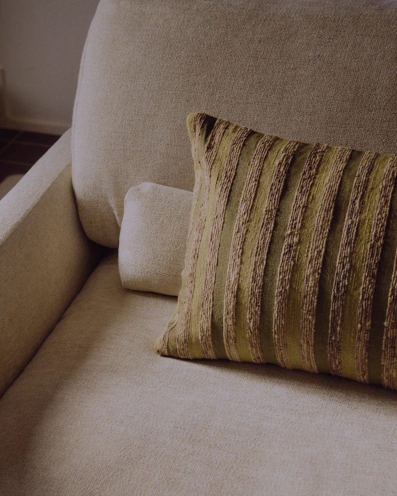 Veliro beige chenille 3-seater sofa with black steel legs 240cm FSC Mix Credit