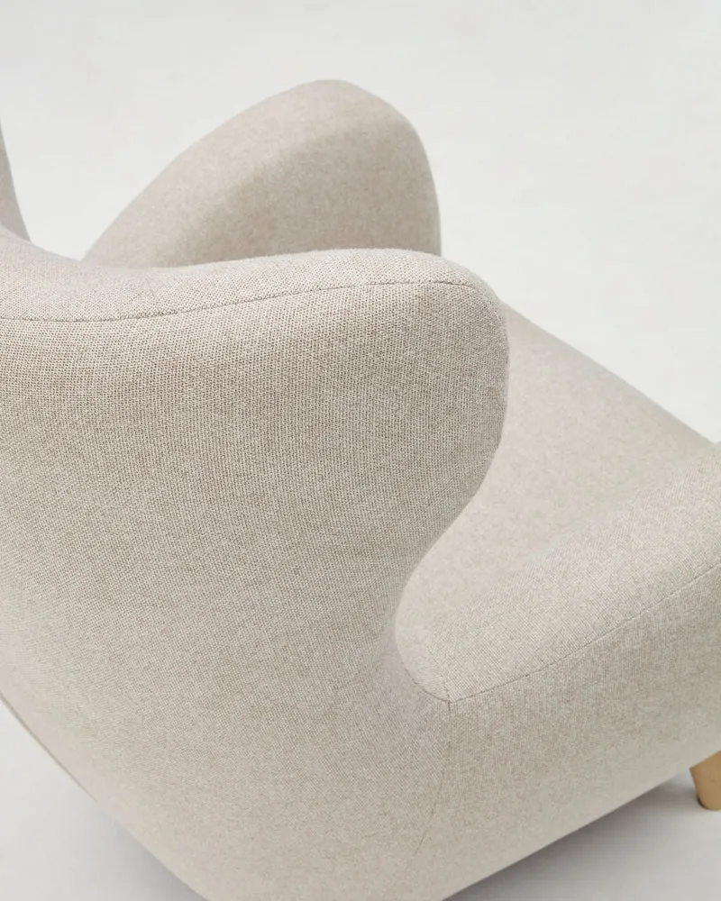 Patio beige armchair with solid beech wood legs FSC Mix Credit