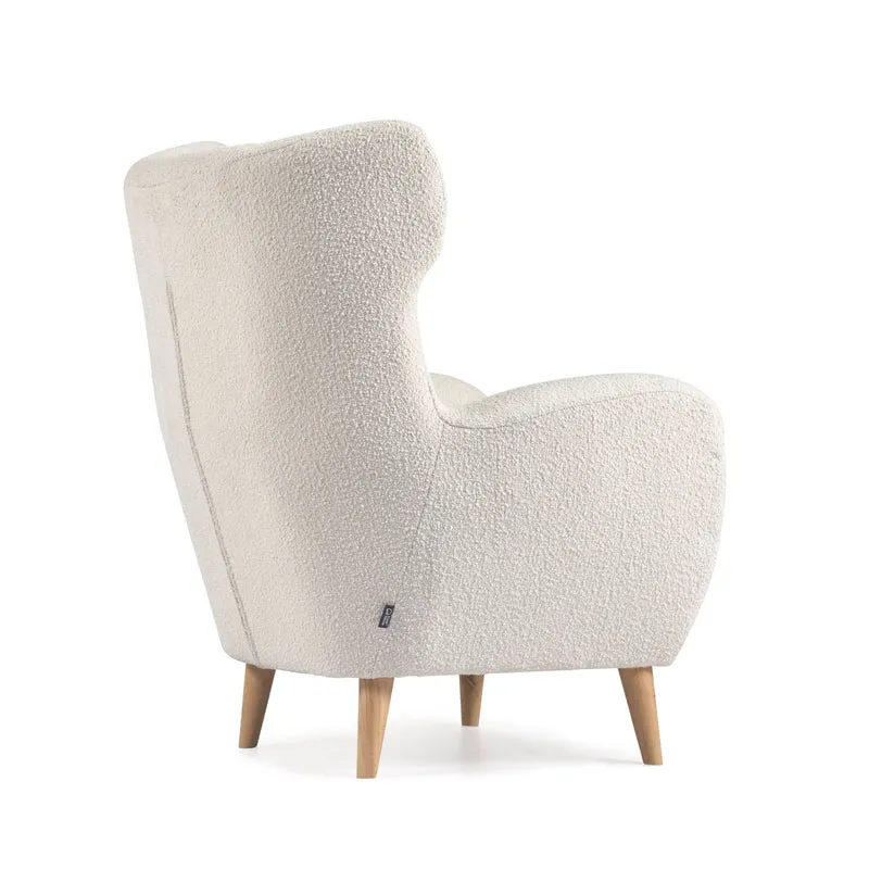Patio armchair in white bouclé with solid, beech wood legs FSC Mix Credit