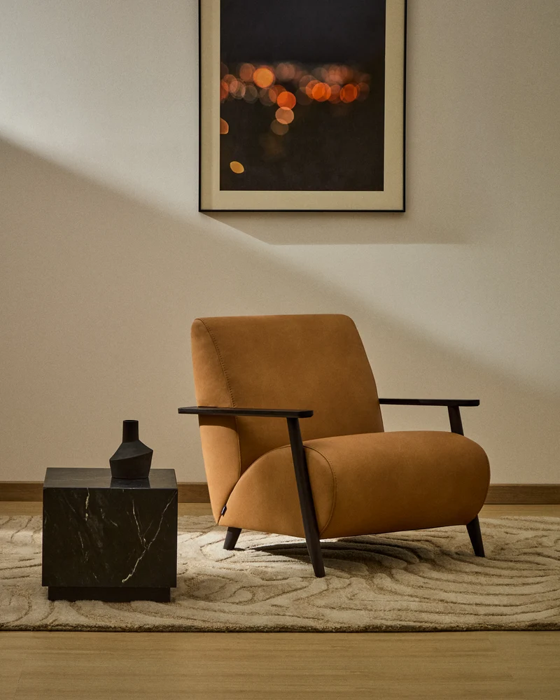 Meghan armchair in brown leather and solid ash wood with wenge-coloured finish FSC Mix Credit