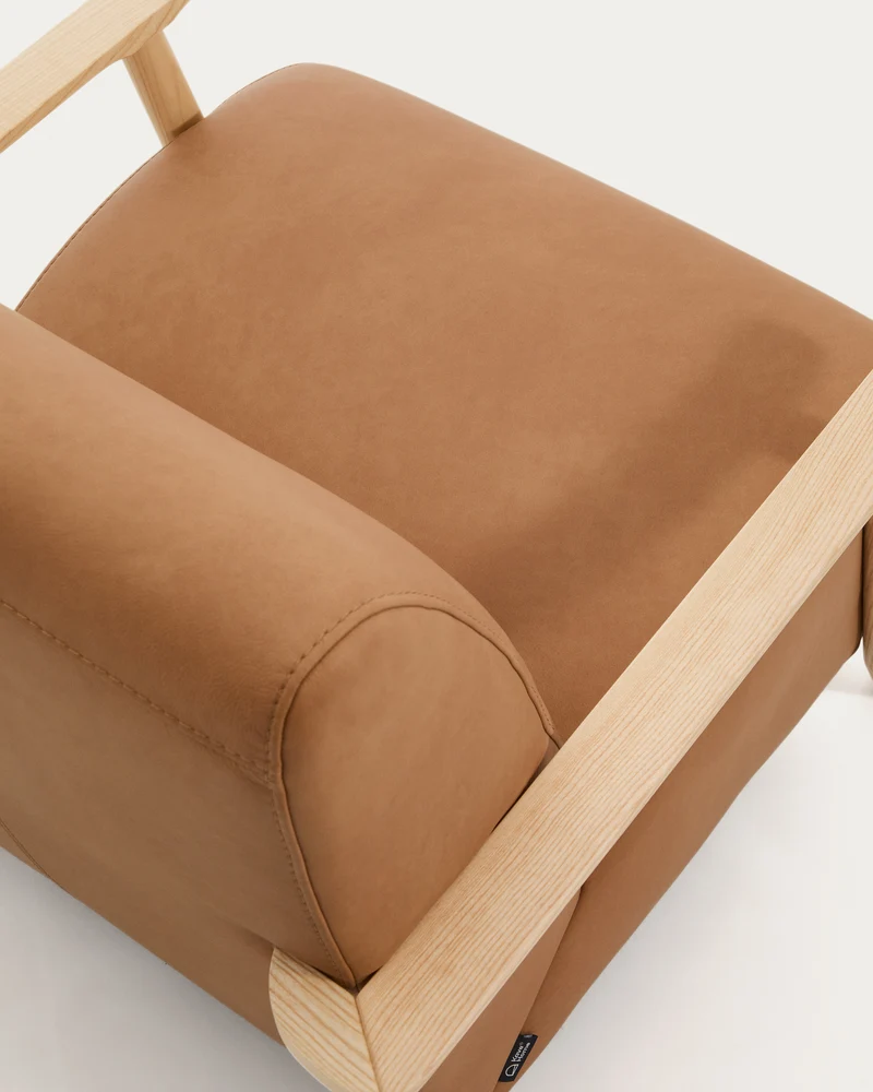 Meghan armchair in brown leather and solid ash wood with natural-coloured finish FSC Mix Credit
