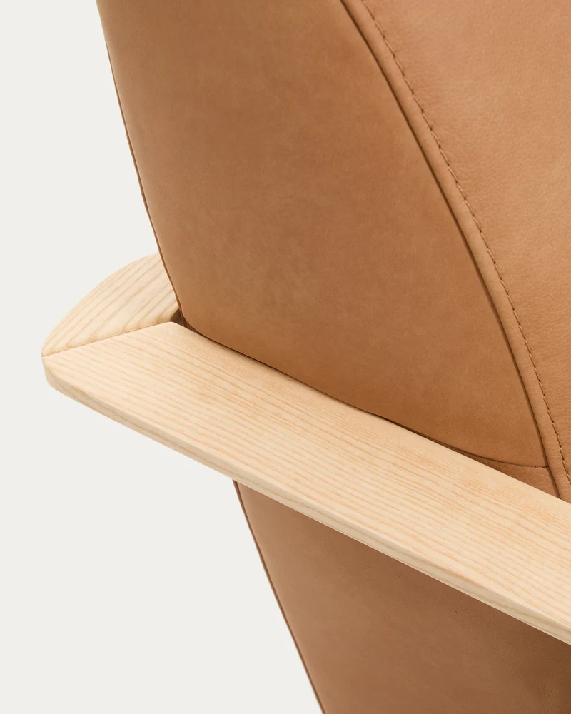 Meghan armchair in brown leather and solid ash wood with natural-coloured finish FSC Mix Credit