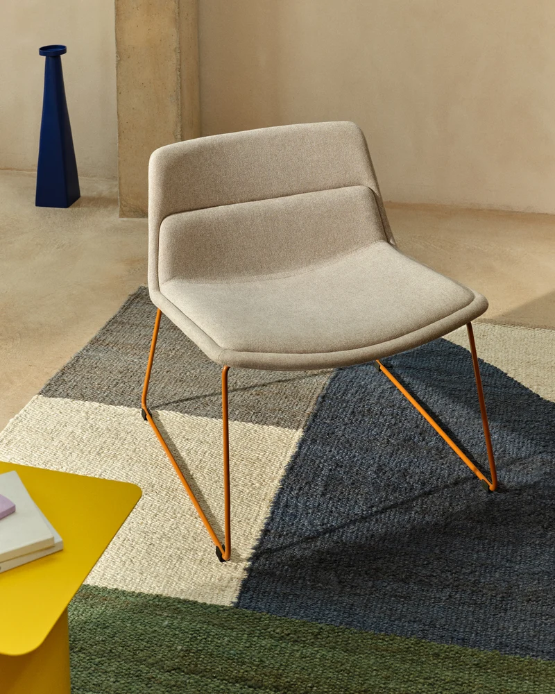 Zahara beige armchair with steel legs and terracotta finish