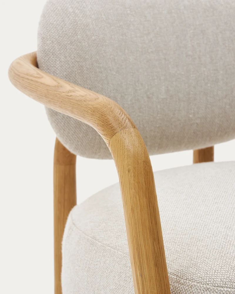 Melqui beige armchair in solid oak wood with a natural finish