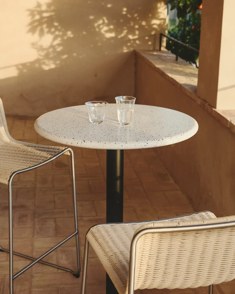 Neia Glass