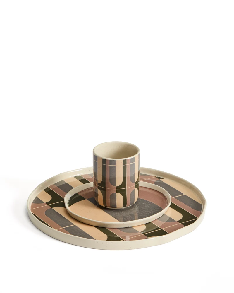 Julnet dinner plate in brown ceramic