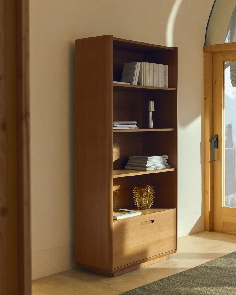 Arelida shelving unit made of oak veneer and solid oak wood with light brown finish 90 x 185 cm FSC Mix Credit