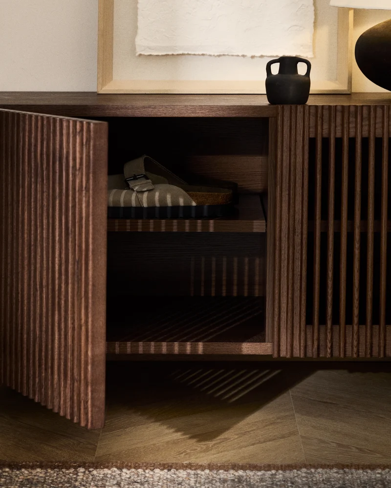 Beyla shoe cabinet with 2 doors in ash veneer and solid ash wood with walnut-tone finish 98.5 cm FSC 100%