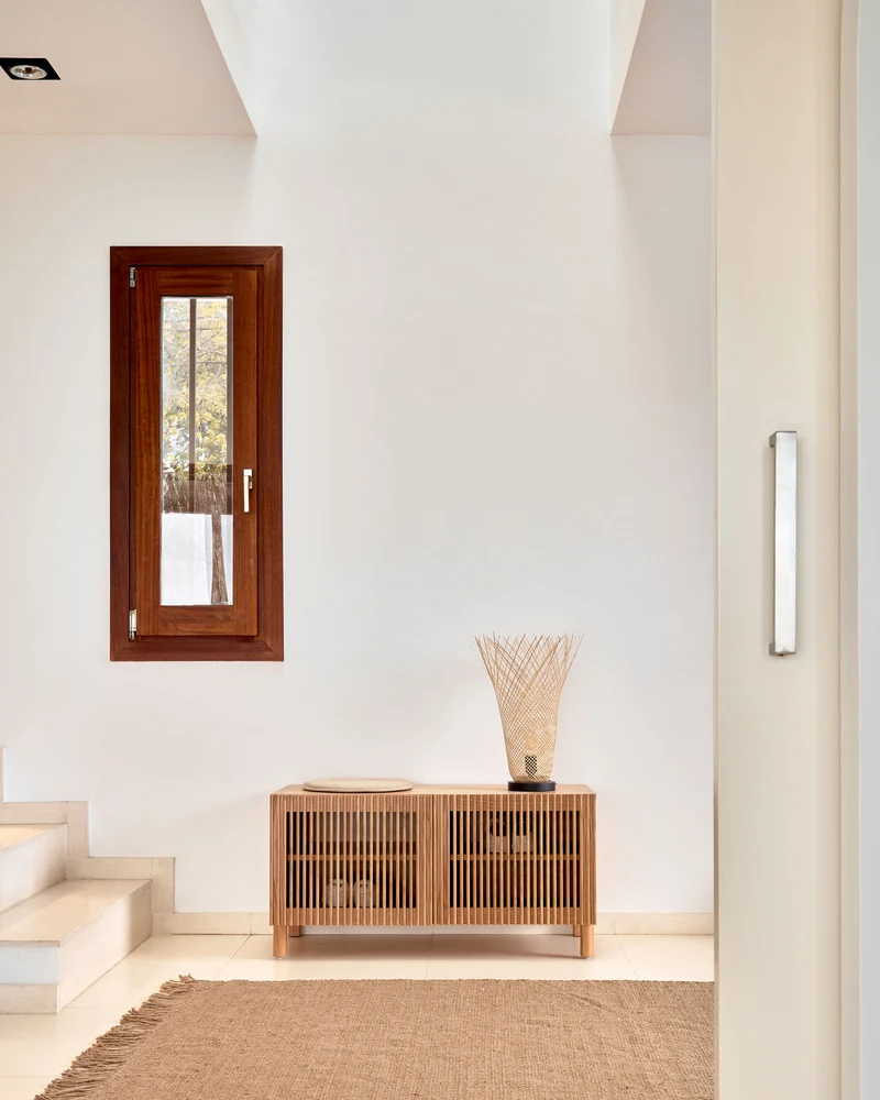 Beyla 2-door shoe rack in solid ash wood and ash veneer 98.5 cm FSC 100%